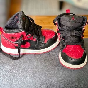 JORDAN 1 MID